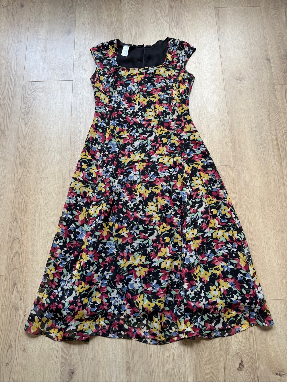 Jones New York SILK women’s dress A-line fit and flare floral size 4